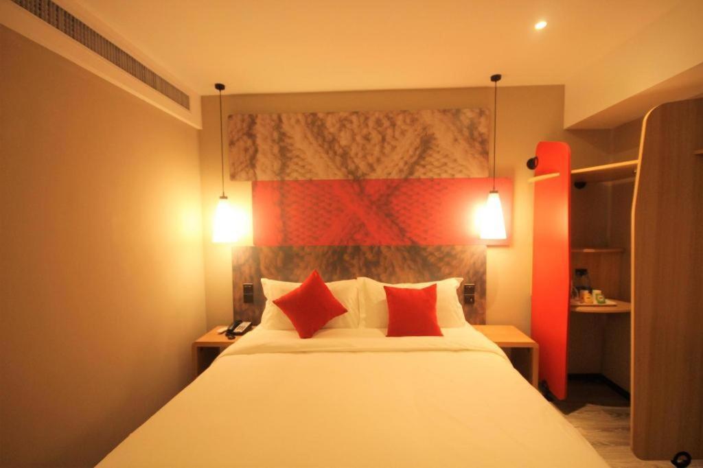 Отель Ibis Shenyang North Station Экстерьер фото