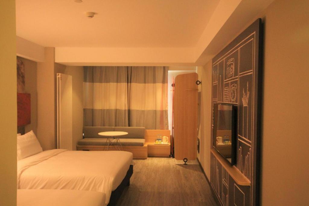 Отель Ibis Shenyang North Station Экстерьер фото