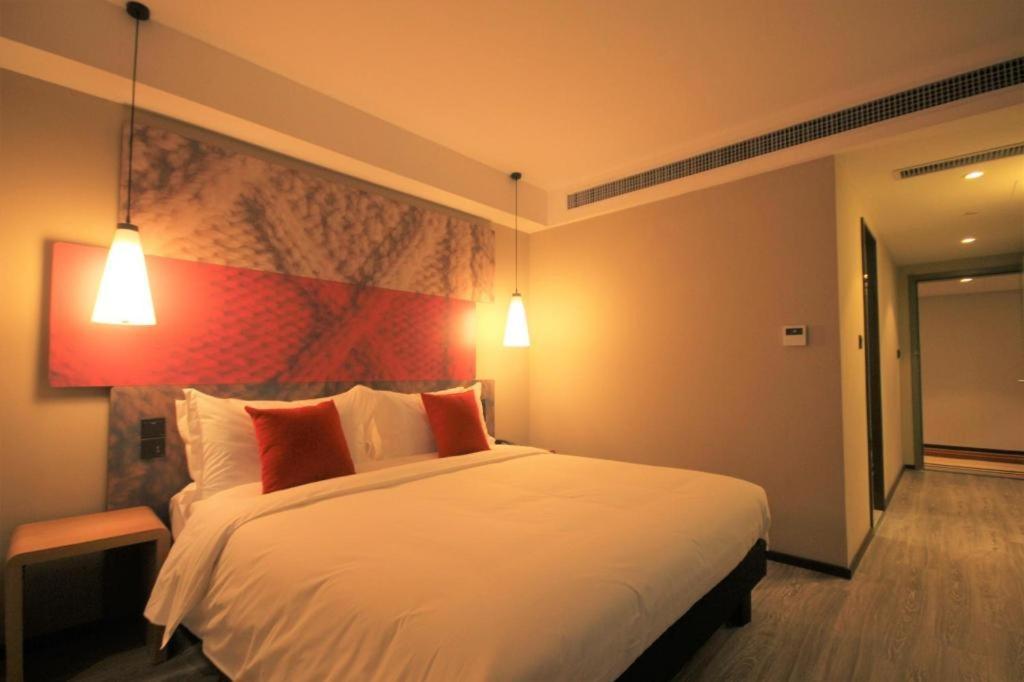 Отель Ibis Shenyang North Station Экстерьер фото