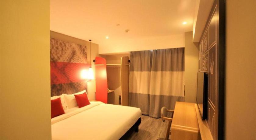 Отель Ibis Shenyang North Station Экстерьер фото