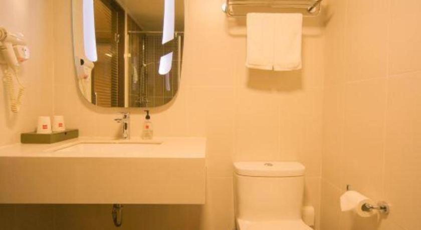 Отель Ibis Shenyang North Station Экстерьер фото