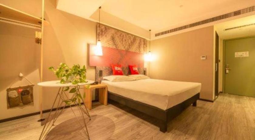 Отель Ibis Shenyang North Station Экстерьер фото