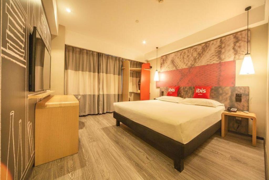 Отель Ibis Shenyang North Station Экстерьер фото
